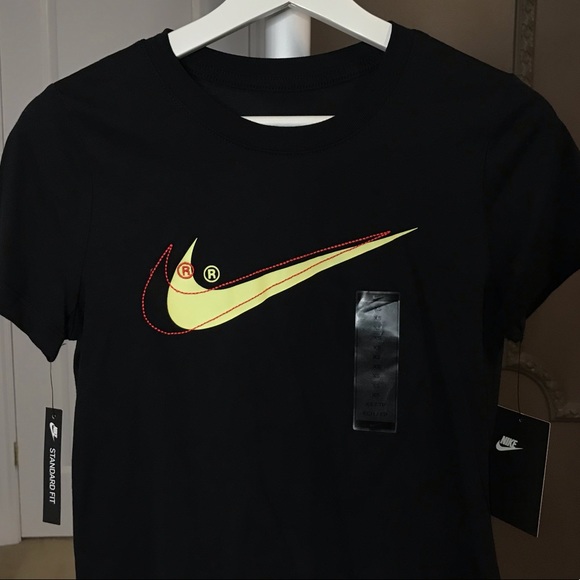 Women’s Nike Black T-Shirt - Picture 3 of 4